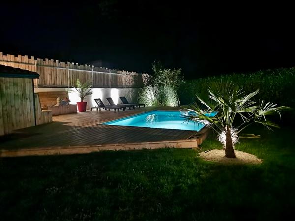 Maison rénovée, 132m², jardin avec piscine.