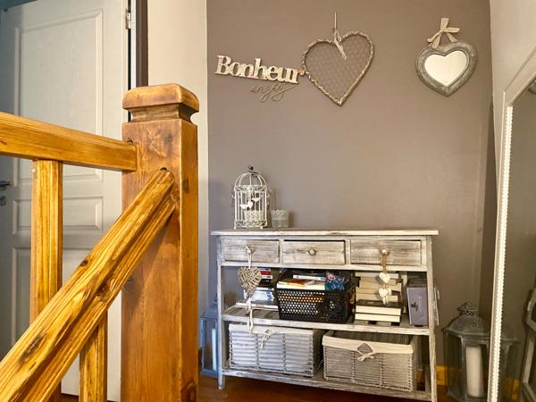 Maison rénovée, 132m², jardin avec piscine.