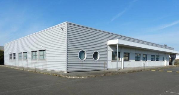 BATIMENT DE 800M² DE BUREAUX SUR 3200M² DE PARKING A 5 MIN ROCHEFORT 30 MIN LA ROHELLE