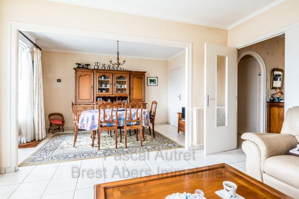 Brest (29200) Pascal Autret vous présente cet appartement de 81 m² avec cave et garage