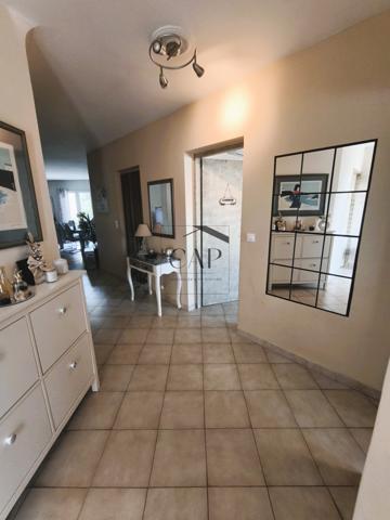 Ghisonaccia (20240) Belle villa individuelle T4 de 140m² rénovée avec jardin et double terrasse à deux pas de la mer - Beautiful 4