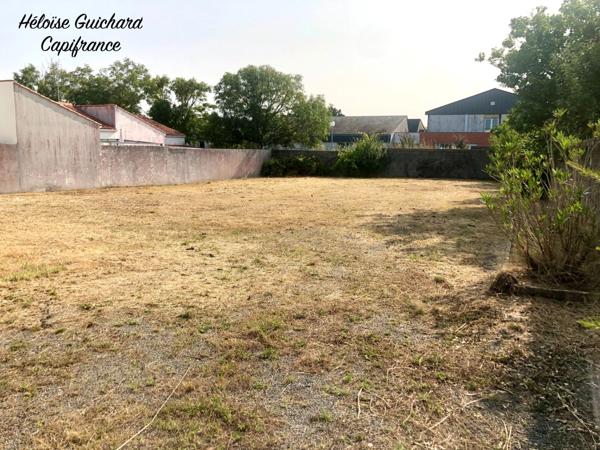 Terrain à vendre de 490 m2 + 108m2 (accès) Viabilisé à SAINT GILLES CROIX DE VIE (85)