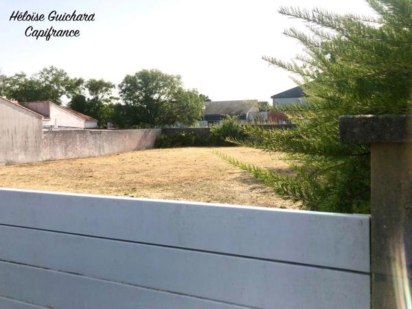 Terrain à vendre de 490 m2 + 108m2 (accès) Viabilisé à SAINT GILLES CROIX DE VIE (85)