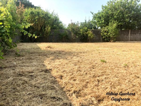 Terrain à vendre de 490 m2 + 108m2 (accès) Viabilisé à SAINT GILLES CROIX DE VIE (85)