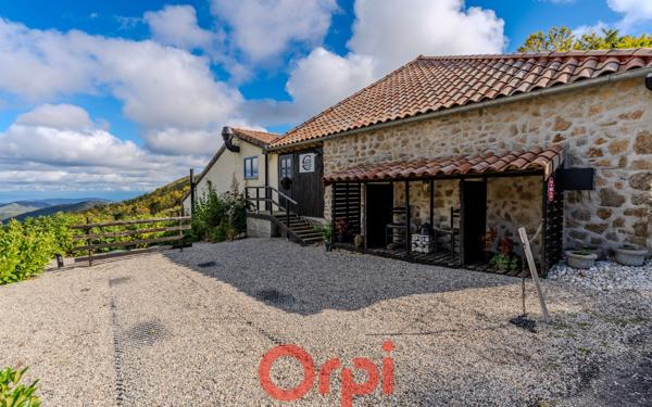 Maison à vendre    4 pièces •  Marcols-les-Eaux