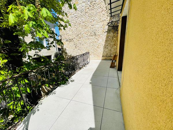 APPARTEMENT ST CANNAT - 3 pièce(s) - 80,00 m2
