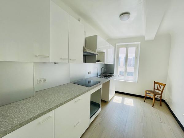 APPARTEMENT ST CANNAT - 3 pièce(s) - 80,00 m2