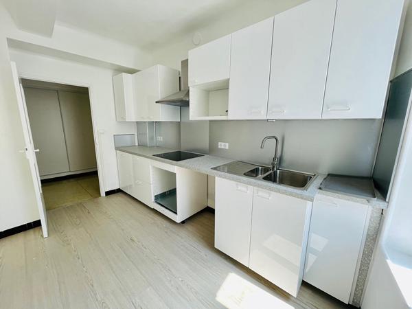 APPARTEMENT ST CANNAT - 3 pièce(s) - 80,00 m2