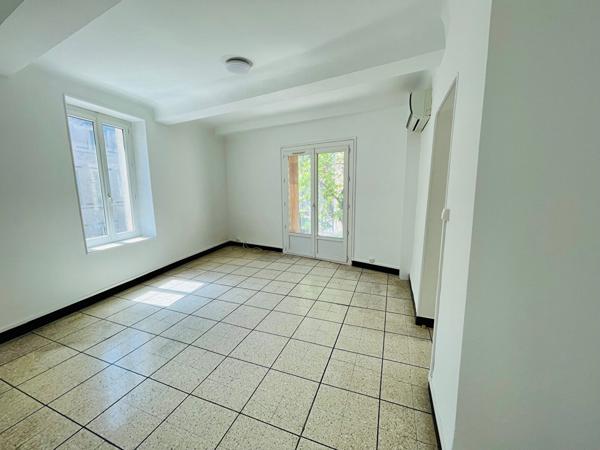 APPARTEMENT ST CANNAT - 3 pièce(s) - 80,00 m2