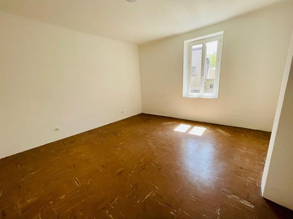 APPARTEMENT ST CANNAT - 3 pièce(s) - 80,00 m2