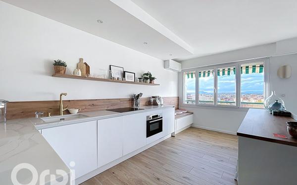 Appartement à vendre    3 pièces • 80,07 m2 Saint-Raphaël