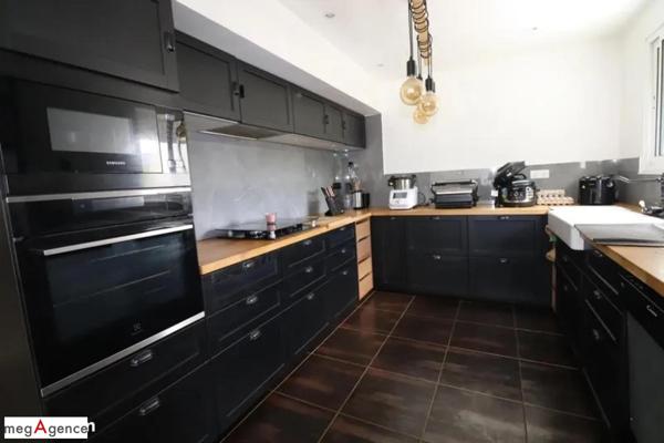 Maison à LA RICAMARIE, 42150 - 6 pièces 164m²