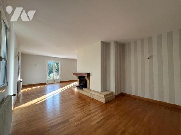 Maison à vendre à Bar sur Seine  (10110), AUBE. Pavillon traditionnel sur sous-sol total, 153 m...