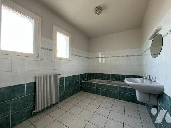 Maison à vendre à Bar sur Seine  (10110), AUBE. Pavillon traditionnel sur sous-sol total, 153 m...