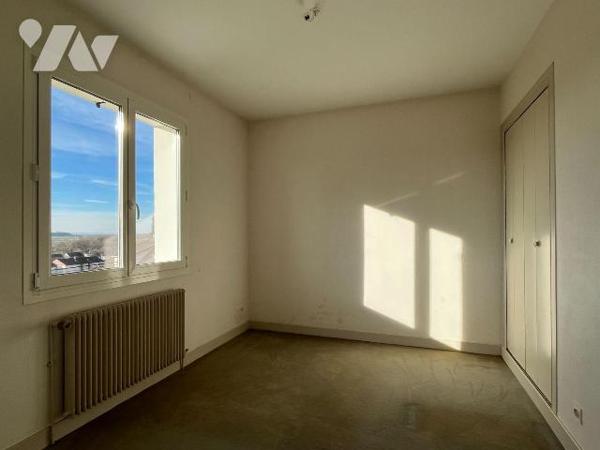 Maison à vendre à Bar sur Seine  (10110), AUBE. Pavillon traditionnel sur sous-sol total, 153 m...