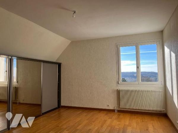 Maison à vendre à Bar sur Seine  (10110), AUBE. Pavillon traditionnel sur sous-sol total, 153 m...