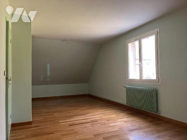 Maison à vendre à Bar sur Seine  (10110), AUBE. Pavillon traditionnel sur sous-sol total, 153 m...