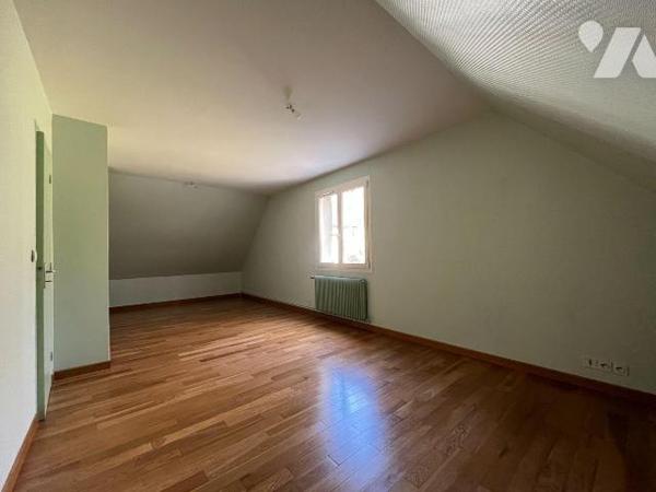 Maison à vendre à Bar sur Seine  (10110), AUBE. Pavillon traditionnel sur sous-sol total, 153 m...