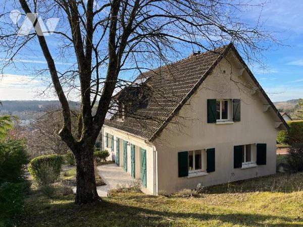 Maison à vendre à Bar sur Seine  (10110), AUBE. Pavillon traditionnel sur sous-sol total, 153 m...