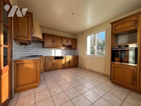 Maison à vendre à Bar sur Seine  (10110), AUBE. Pavillon traditionnel sur sous-sol total, 153 m...