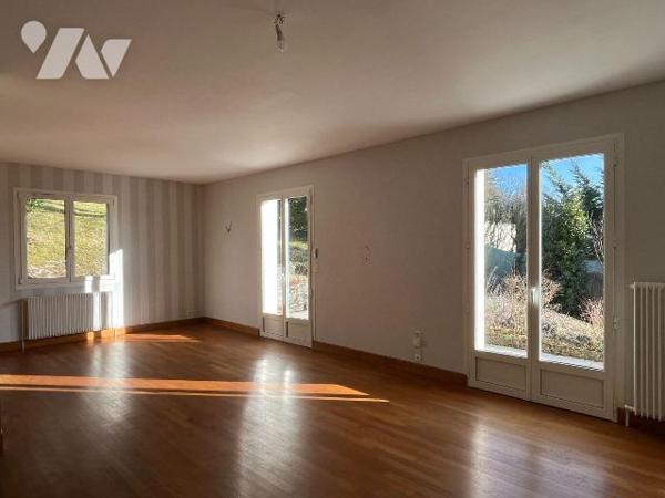 Maison à vendre à Bar sur Seine  (10110), AUBE. Pavillon traditionnel sur sous-sol total, 153 m...