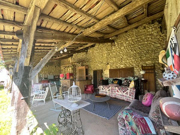 Charmante maison familiale avec jardin enchanteur au coeur de Montmoreau Montmoreau