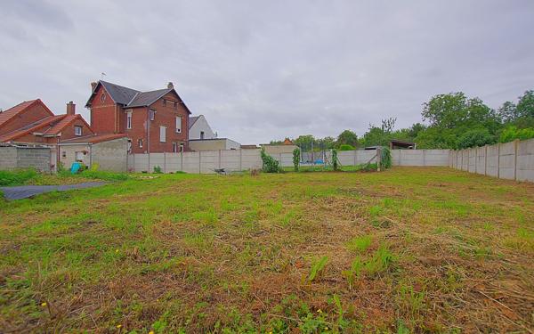 Terrain à vendre    Roye