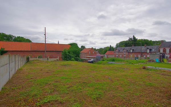 Terrain à vendre    Roye
