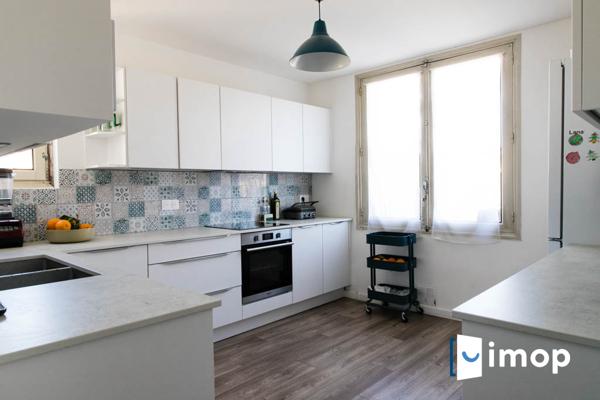 Grande maison divisée en 3 appartements