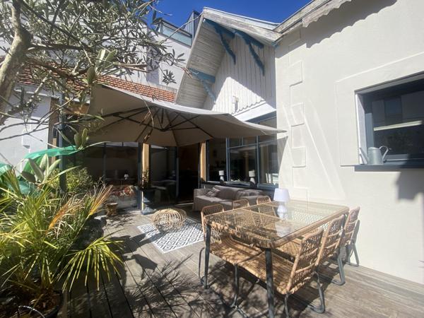 ARCACHON COEUR DE VILLE ! Appartement 7 pièces de 178 m2, terrasse et parking !