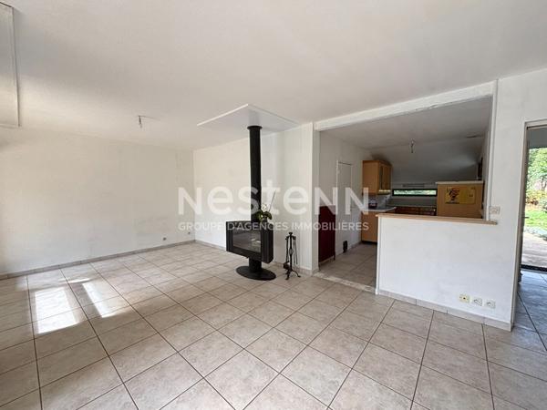 Maison style architecte des années 70 dans un cadre exceptionnel et lumineux.