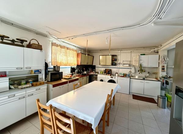 Maison rénovée de 106 m² sur plus de 3 400 m² de terrain clos
