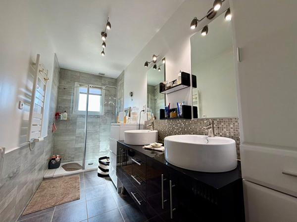 Maison rénovée de 106 m² sur plus de 3 400 m² de terrain clos