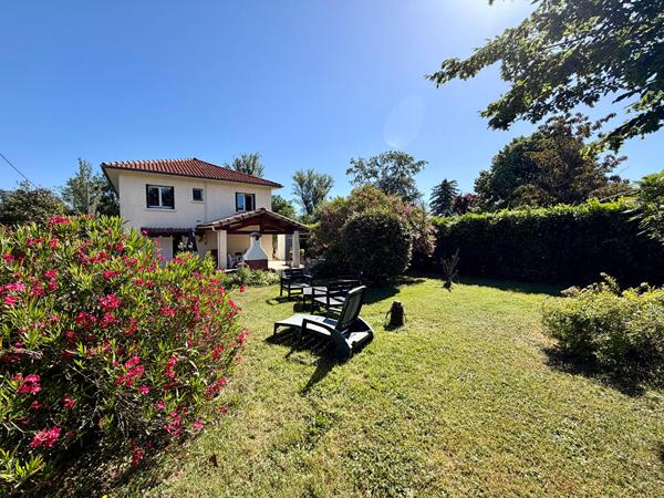 Maison rénovée de 106 m² sur plus de 3 400 m² de terrain clos