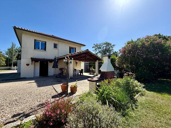 Maison rénovée de 106 m² sur plus de 3 400 m² de terrain clos