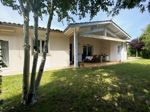 Maison contemporaine de 1996 dans un quartier calme de Lanton.