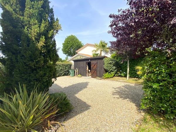 Maison contemporaine de 1996 dans un quartier calme de Lanton.