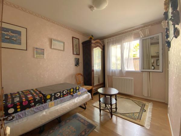 Maison contemporaine de 1996 dans un quartier calme de Lanton.