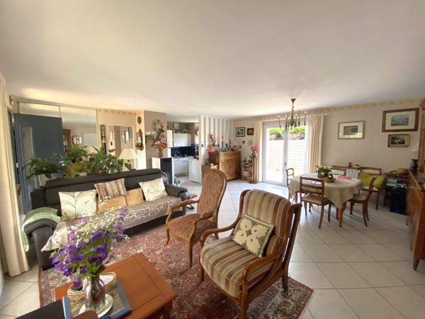 Maison contemporaine de 1996 dans un quartier calme de Lanton.