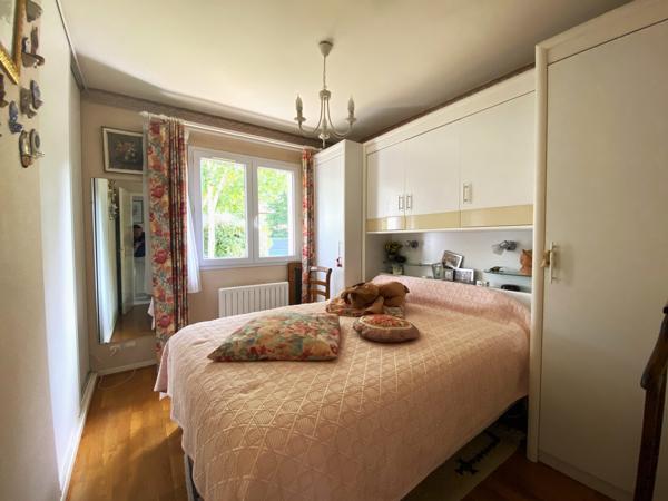 Maison contemporaine de 1996 dans un quartier calme de Lanton.