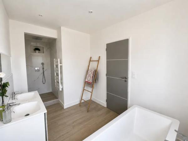 PONT SAINT MARTIN - MAISON ANCIENNE RENOVEE 141m2 - 3CHAMBRE