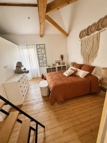 PONT SAINT MARTIN - MAISON ANCIENNE RENOVEE 141m2 - 3CHAMBRE