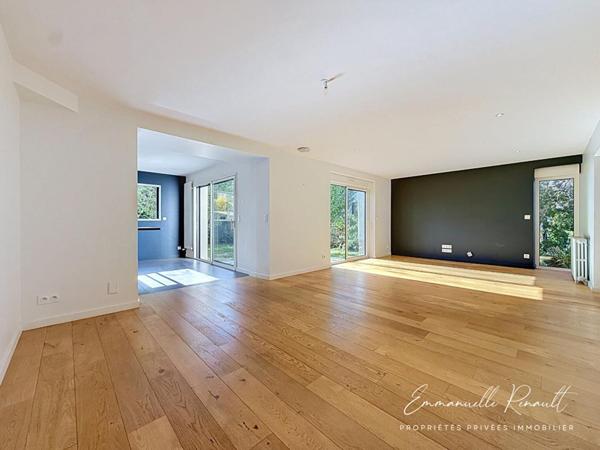 Élégante maison de 136 m² (144 m² au sol), avec vie de plain-pied et jardin. Quartier Sacré Coeur · Stade Becel · Vannes