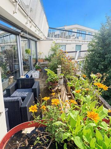 ✨ À vendre – Studio rénové avec balcon aux 3 Épis ✨