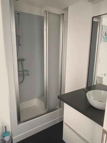 ✨ À vendre – Studio rénové avec balcon aux 3 Épis ✨