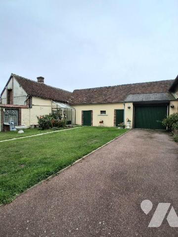 Sur la commune de MESNILS-SUR-ITON (27240)

*Une maison de ville élevée sur rez-de-chaussée c...