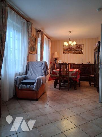 Sur la commune de MESNILS-SUR-ITON (27240)

*Une maison de ville élevée sur rez-de-chaussée c...