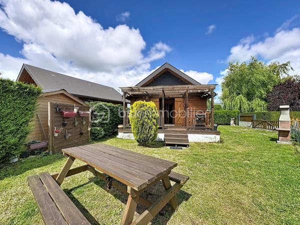 CABOURG, Exclusivité, Parc Résidentiel de Loisirs CALIFORNIA PARK avec piscine chauffée, tennis et étang, chalet de 30,53 m² Loi CARREZ (47,85 m² au sol), offrant : séjour donnant sur terrasse exposée SUD avec pergola, cuisine ouverte aménagée et équipée, deux chambres, salle d'eau avec wc. A l'étage : chambre en mezzanine. Appentis. Parcelle d'environ 200m² avec jardin au calme. Parking privatif pour deux à trois véhicules. Organisez votre visite dès maintenant !
