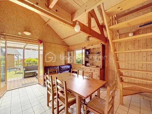 CABOURG, Exclusivité, Parc Résidentiel de Loisirs CALIFORNIA PARK avec piscine chauffée, tennis et étang, chalet de 30,53 m² Loi CARREZ (47,85 m² au sol), offrant : séjour donnant sur terrasse exposée SUD avec pergola, cuisine ouverte aménagée et équipée, deux chambres, salle d'eau avec wc. A l'étage : chambre en mezzanine. Appentis. Parcelle d'environ 200m² avec jardin au calme. Parking privatif pour deux à trois véhicules. Organisez votre visite dès maintenant !