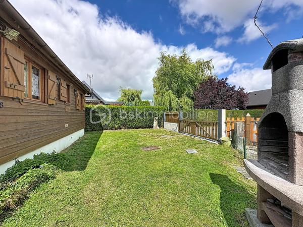 CABOURG, Exclusivité, Parc Résidentiel de Loisirs CALIFORNIA PARK avec piscine chauffée, tennis et étang, chalet de 30,53 m² Loi CARREZ (47,85 m² au sol), offrant : séjour donnant sur terrasse exposée SUD avec pergola, cuisine ouverte aménagée et équipée, deux chambres, salle d'eau avec wc. A l'étage : chambre en mezzanine. Appentis. Parcelle d'environ 200m² avec jardin au calme. Parking privatif pour deux à trois véhicules. Organisez votre visite dès maintenant !